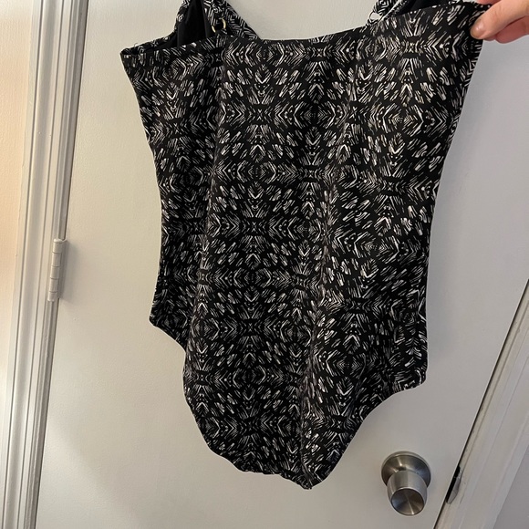 Miraclesuit one piece - Picture 3 of 4